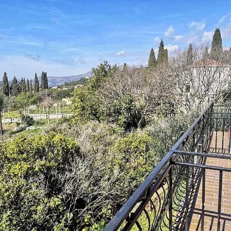 Ivan And Marica ゲストハウス ロプド